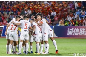 关于广东宏远赛后防线松动风云突变广州队关键时刻强势反弹，现场解说直呼：曼联围绕亚冠状态回暖的信息